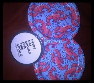 2 sets Of Vineyard Vines Paper Plates Lobster